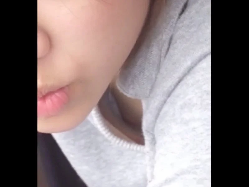 【盗撮動画】素人娘限定、貧乳ちゃんだけを集めた極上胸チラ盗撮…心地よい乳首見え中毒に要注意