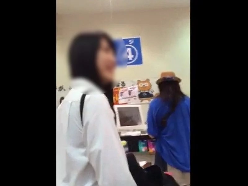 【盗撮動画】委員長タイプの激カワ活発系黒髪JKが職人撮り師にパンチラ盗み撮りされる瞬間...ガチものです