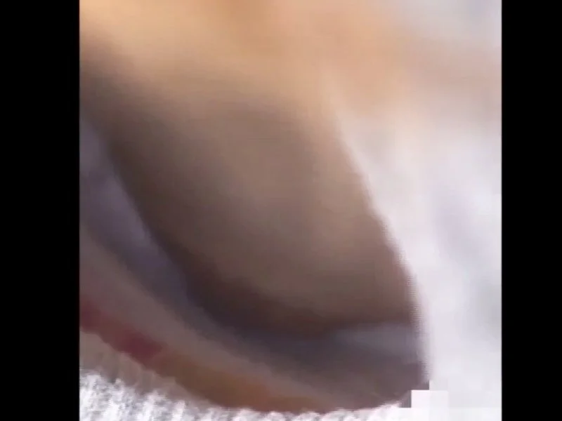 【盗撮動画】僅かな隙間からでも乳首GET。胸チラ職人のプロのテクが光るガチ素人ギャル胸チラ