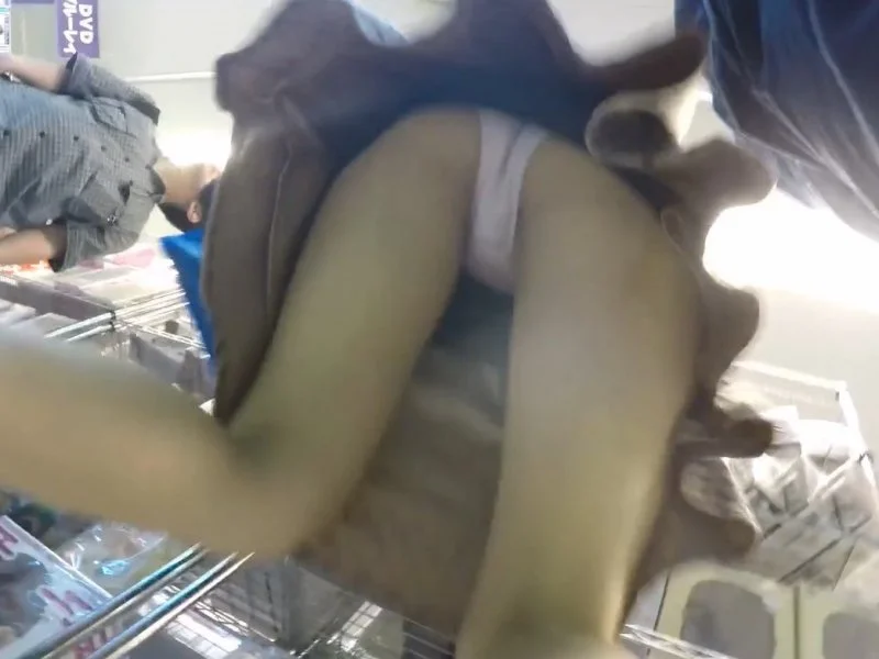 【盗撮動画】超絶美形なASIAN OTAKU美女さん、この生パンチラ動画で有名になってしまう