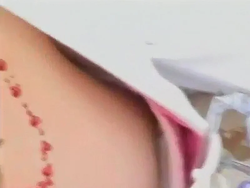 【盗撮動画】長編イベント会場胸チラ。乳首GET率UPの秘技直下型撮影で多数の素人ギャル完全攻略