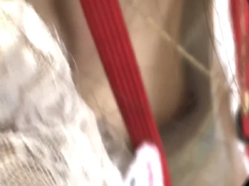 【盗撮動画】可愛いメガネ店員の乳首見え。胸チラとパンチラダブルでこなす強豪撮り師さんが登場