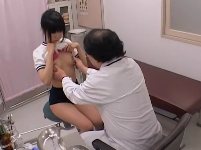 【盗撮動画】校内隠し撮り映像。動画スレンダーブルマ娘のフレッシュボディに性的いたずらを働く変態医師さん