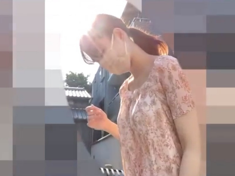 【盗撮動画】アンケートと声掛け騙し撮り！ブラも乳首も激撮された美人なワンピース女子