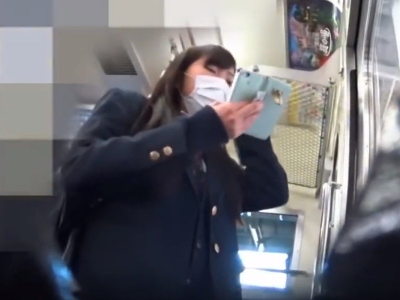 【盗撮動画】こういう普通っぽい制服JKのパンチラが最高に燃えるんだよな！パーフェクト美尻です