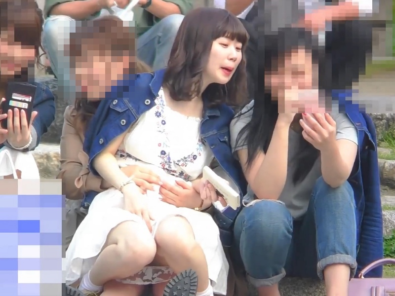 [Peeping Video] Found near a college campus! A cute college girl gets a panty flash while sitting down and goofing around with her friends!