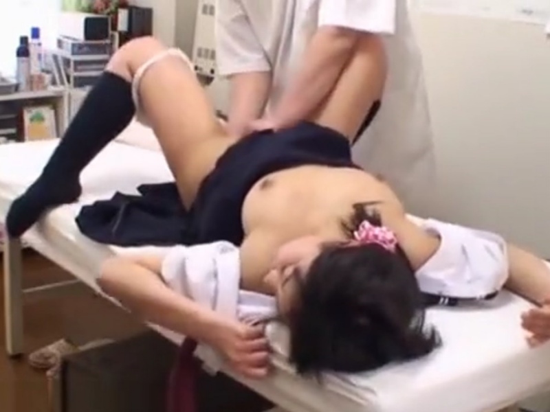 【盗撮動画】悪徳マッサージ師のレイプ施術！手マンでガチイキから生挿入されたセーラー服美少女JK