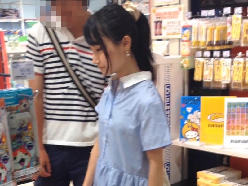 【盗撮動画】永久保存版のガチ美少女パンチラ！プロ撮り師の靴カメラで暴かれる私服JKの純白パンティ