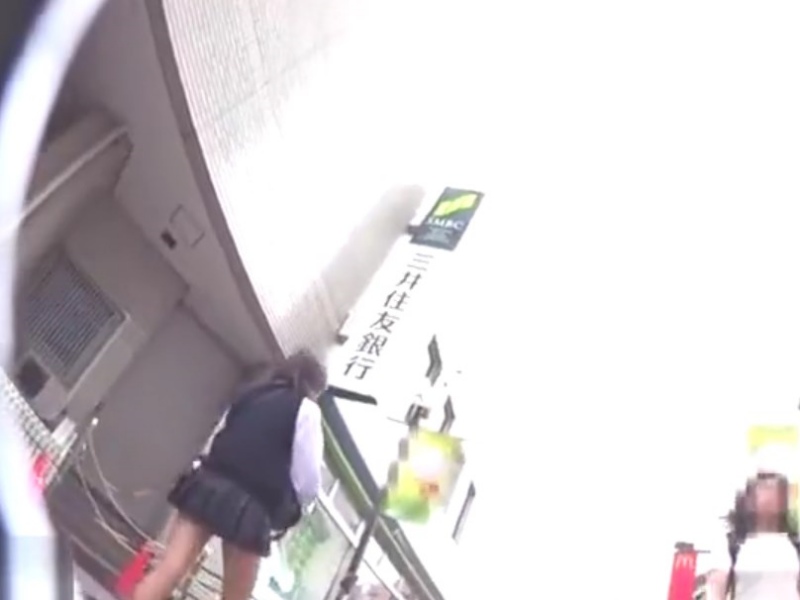 [Voyeur Video] Stalker footage of a schoolgirl in a super-short skirt on her way home! A clear view of her white satin panties at the station and on the train