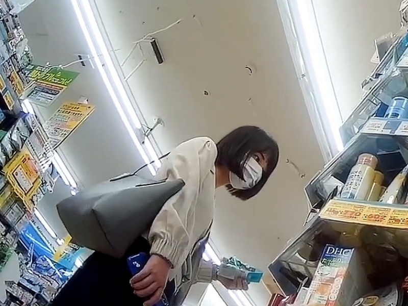 【盗撮動画】ガチモノ店内逆さ撮りパンチラ！清楚なロンスカお姉さんたちのスケベなパンティをスマホカメラで完全攻略