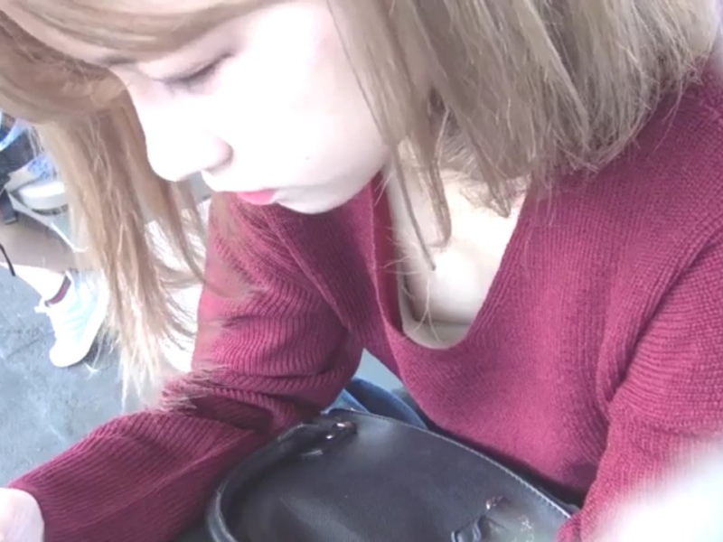 これぞ胸チラ盗撮動画の醍醐味！このレベルの美女たちの無防備な乳首が拝めるとか最高すぎるだろｗｗｗ