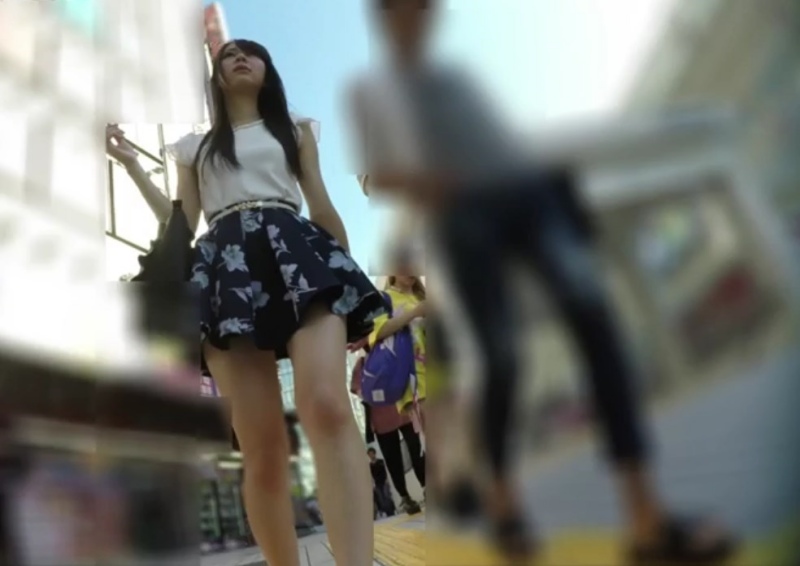 【盗撮動画】永久保存版！至高のSランク美女追跡逆さ撮りパンチラ！細い美脚と輝く純白サテンパンティ