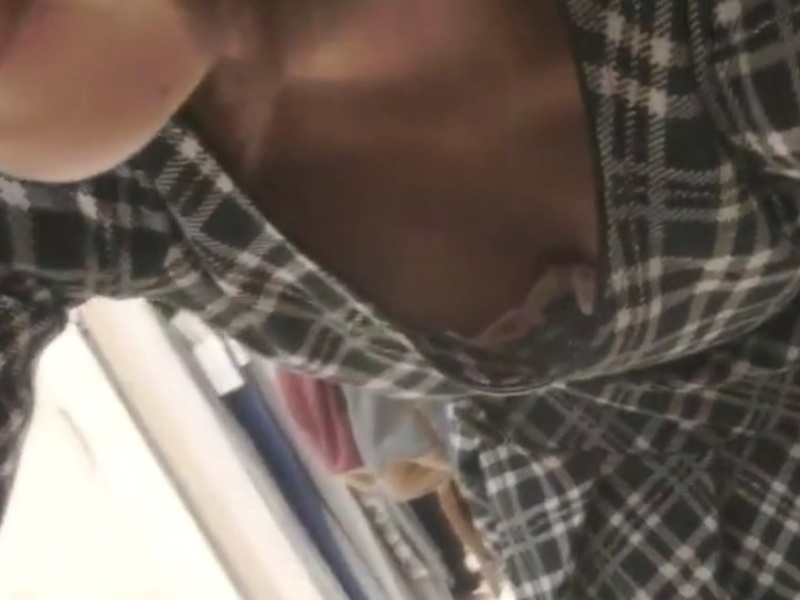 【盗撮動画】乳首GET成功の好例。モデル級スタイルの美人ショップ店員完全攻略映像（パンチラもあるよ）