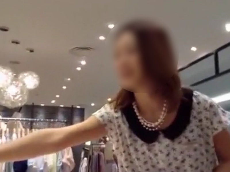 【盗撮動画】激カワショップ店員パンチラ奪取に大成功！逆さとしゃがみの2パターンでご覧ください