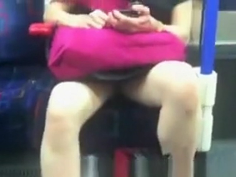 [Viewer Discretion Advised] Train photographer: "A mature woman sat right in front of me. I guess I'll film her just in case..." ⇒ Here's the video that was posted...