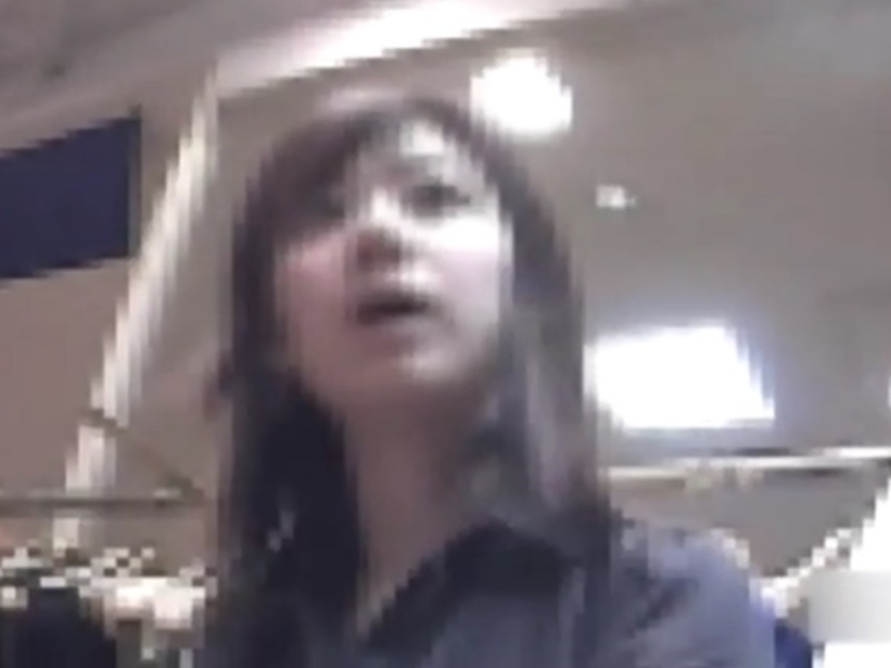 [Voyeur Video] A Beautiful Shop Clerk Squatting—The Ultimate Panty Shot in History