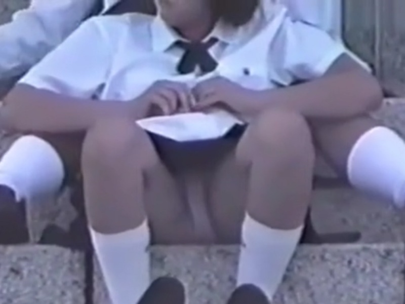 【盗撮動画】青春真っ只中の制服JKの座りパンチラ多人数すぺしゃる。あまりにもエッチすぎる...