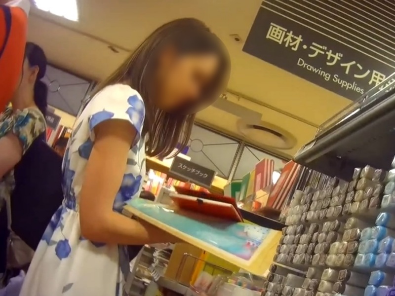 [Voyeur Video] Super-cute mixed-race college girl gets secretly filmed from below in a stationery store, wearing pure white panties that are completely see-through