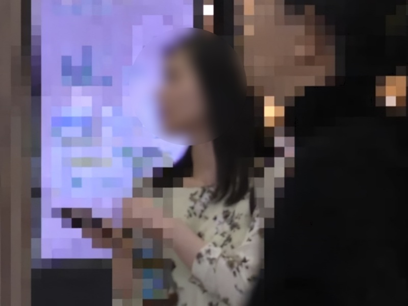 [Groper Video] A high-class, demure-looking college girl with black hair seems completely unable to resist as a groper gropes her on the train