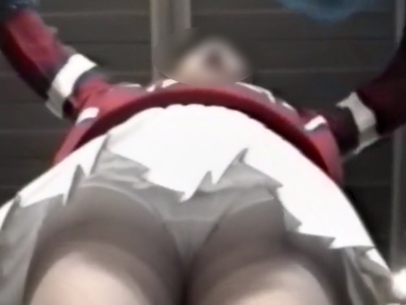 【盗撮動画】チアリーダーの憧れの純白アンスコをフロントから逆さ撮りした伝説の動画がこちら