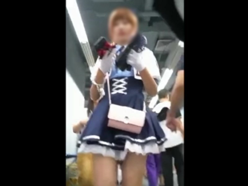 [Voyeur Video] A cute, baby-faced cosplayer caught in an upskirt shot from below. And guess what? She was wearing pink panties! lol