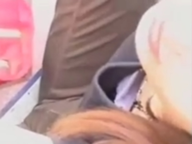 [Voyeur Video] Featuring 2 Amateur Girls with Exposed Cleavage! Intimate footage of accidental cleavage flashes while sitting, captured from the best angles