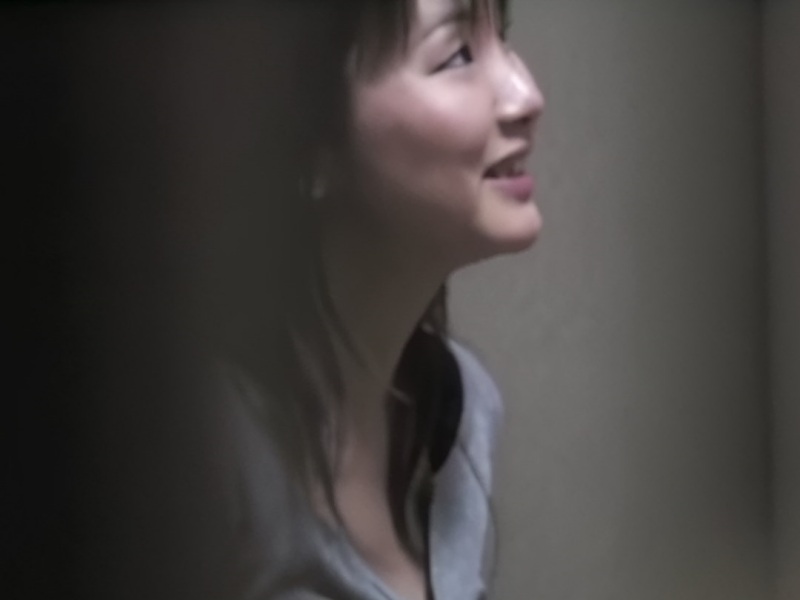 [Voyeur Video] Young mom with sensitive nipples caught secretly enjoying some light nipple play while her kids aren't looking lol