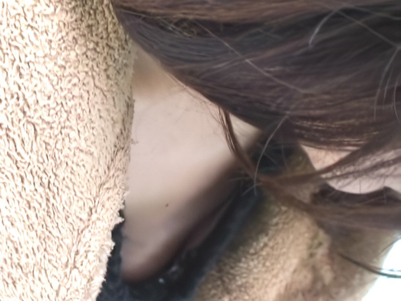 [Voyeur Video] Beware of suspicious strangers approaching you. A young woman is caught having her cleavage accidentally filmed