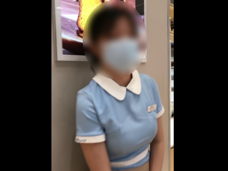 【盗撮動画】とある飲食店員を逆さ撮りしてみたらとんでもない事実が発覚してしまったんだが...