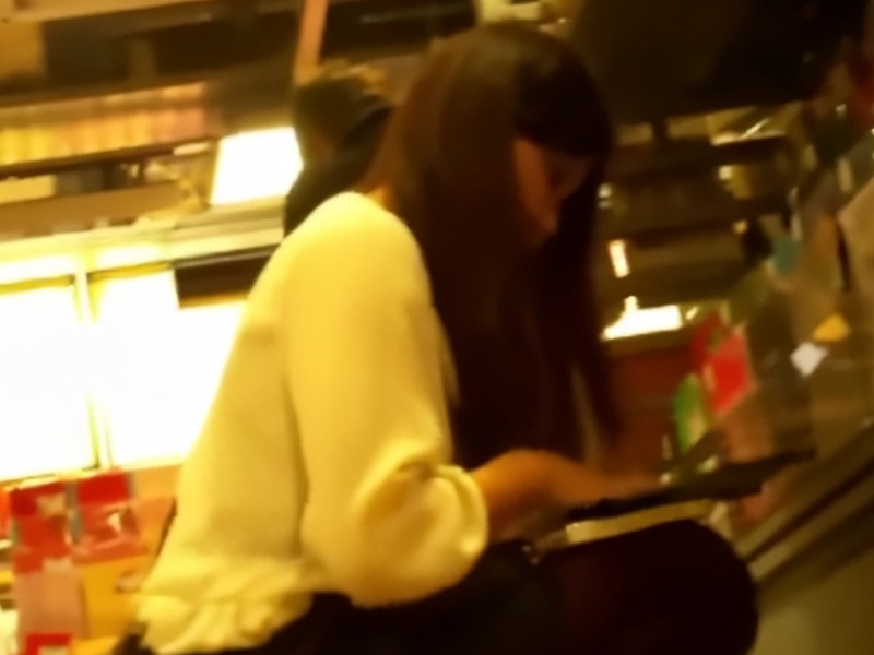 [Voyeur Videos] Panty Shots Galore! Cute Amateur Gals' Panties Caught on Camera at a Hidden Spot