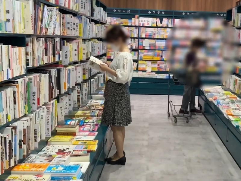 [Voyeur Video] Hidden camera footage of a demure young woman at Kiyaya Bookstore. This is what it looks like when filmed with a special high-definition camera