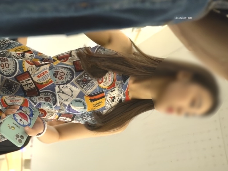 【盗撮動画】顔は芸能人、スタイルモデル級のSSS級美女のパンチラ撮影に成功した猛者が登場する