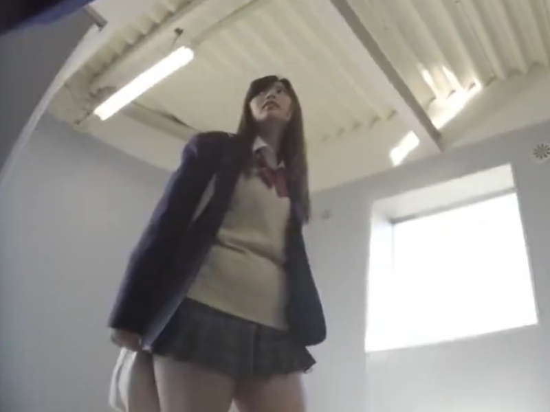 [Voyeur Video] The cutest girl in class with an idol-like face gets secretly filmed by an unknown person while walking home from school