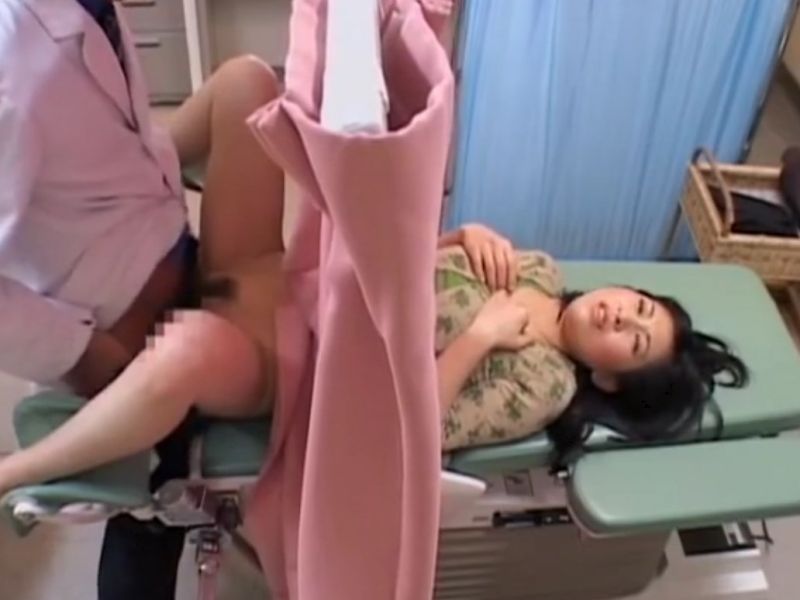 [Voyeur Video] A young newlywed wife in her first year of marriage falls prey to a perverted doctor’s creampie examination at an OB/GYN clinic