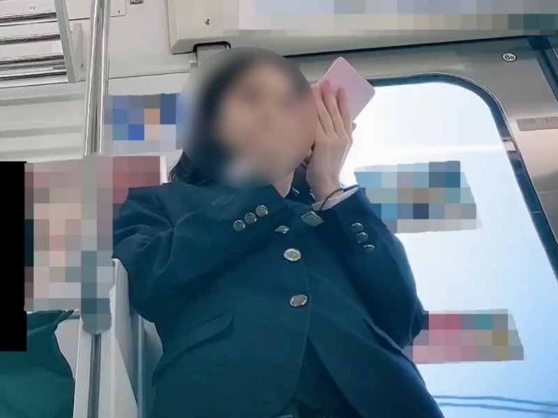 【盗撮動画】身長140cm台の動画女子生徒さん、無防備な白サテンパンティを鮮明に撮られる