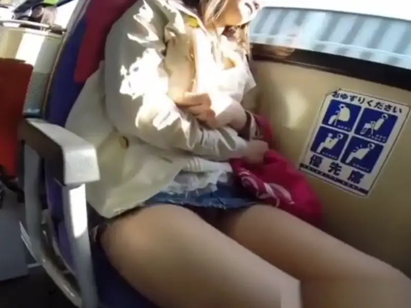[Voyeurism Video] Q: Do bad girls who sit in priority seats deserve to have their panties filmed? → Over half of respondents answered "YES"