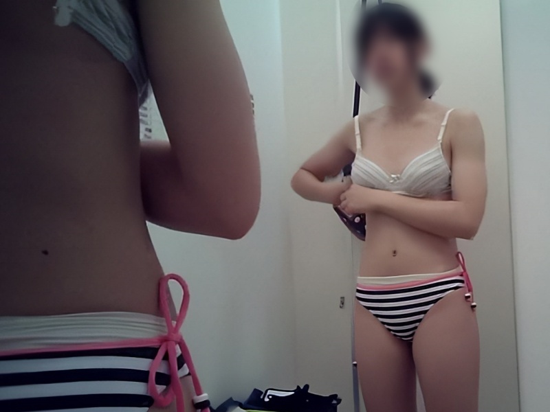 【盗撮動画】永久保存版確定。可愛い美乳娘たちの水着試着シーンを記録した伝説の映像