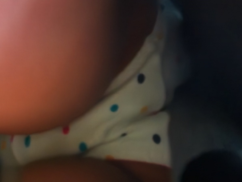 【盗撮動画】プロ撮り師が魔改造したスマホカメラでパンチラ撮るとこんな絶景が拝めるという事実