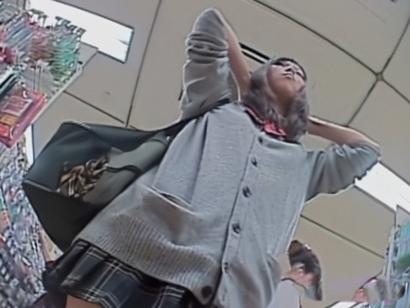 【盗撮動画】ギャル&JK中心！ニーハイ全盛期のスタイル抜群の10代素人娘パンチラ