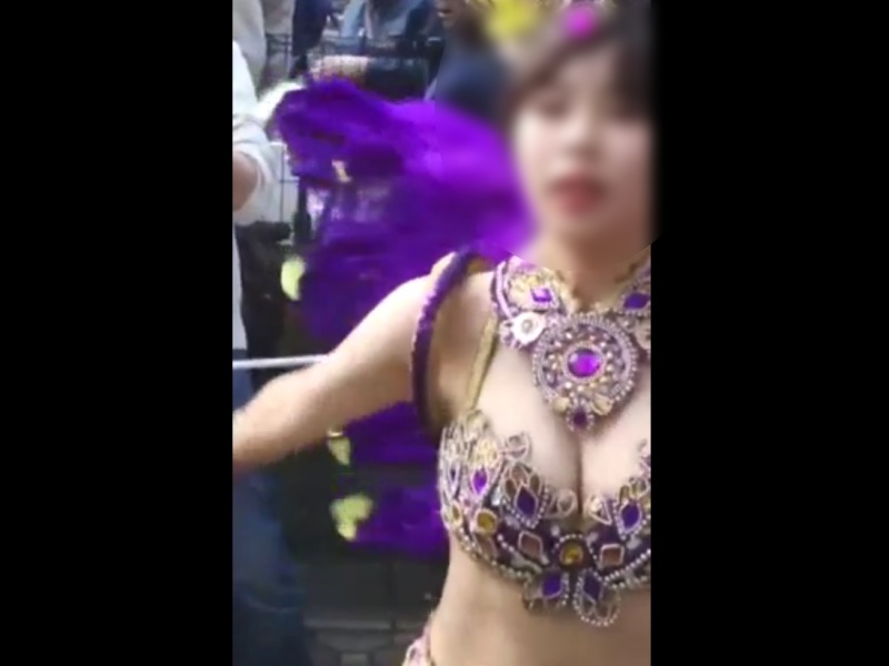 【盗撮動画】乳揺れファン歓喜！サンバイベントで可愛い学生巨乳ダンサーが小刻みダンスで揺れまくり