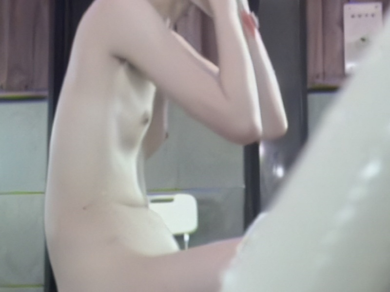 【盗撮動画】スレンダーボディに膨らみかけちっぱい娘さん、某銭湯女風呂で発見される