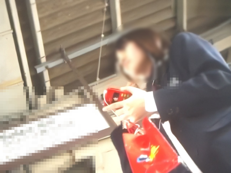 [Voyeur Video] This is a relatively recent video featuring a Suica card. It's a long, persistent upskirt video of an idol-level beauty.