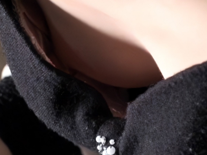 【盗撮動画】ギャルに声掛け→騙して胸チラ盗撮→まんまと乳首GETに成功した変態の功績