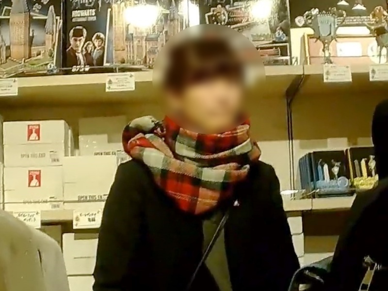 【盗撮動画】放課後の美少女制服娘（純白P）「なんかあの人怪しい...」→実際に怪しかった結果・・・