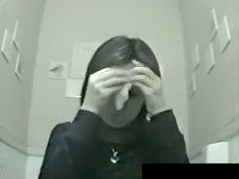 [Voyeur Video] For some reason, she doesn't notice—a shot right from the front. This hidden camera footage from a women's restroom is the real deal.