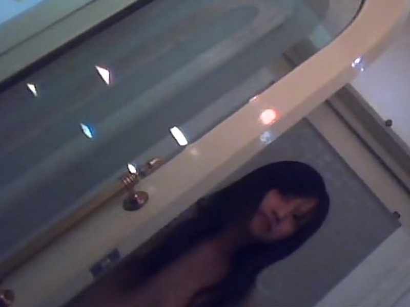 【盗撮動画】激カワ彼女に振られた彼氏さん、ラブホ脱衣所の隠し撮り動画をリベンジ公開...