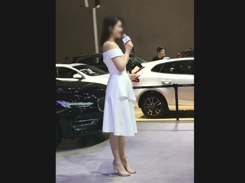 【盗撮動画】モーターショーイベント会場の極上美人コンパニオンがパンチラ盗撮のターゲットにされている件