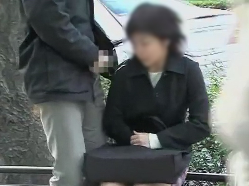 【盗撮動画】連続ぶっかけ犯の犯行記録映像がなぜかこのタイミングでネットに公開されている件