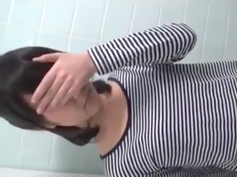 【動画】パパ活希望のちっぱい美少女に小遣い渡してフェラ抜きごっくんしてもらった→動画がこちら