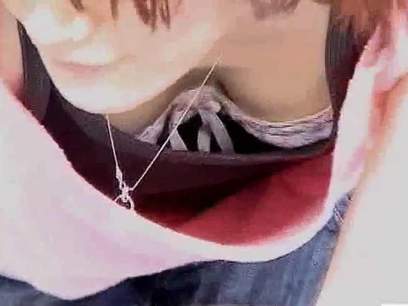 【盗撮動画】ガチ素人ギャル～若ママまで。あらゆる胸チラを撮りまくってきた伝説の男の動画が流出